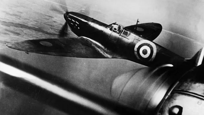 Spitfire vyfotografovaný z německého letadla během bitvy o Británii