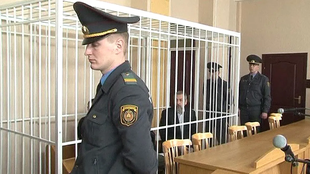 Andrej Sannikov u soudu