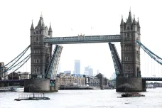 Zaseknutý Tower Bridge způsobil dopravní problémy v Londýně