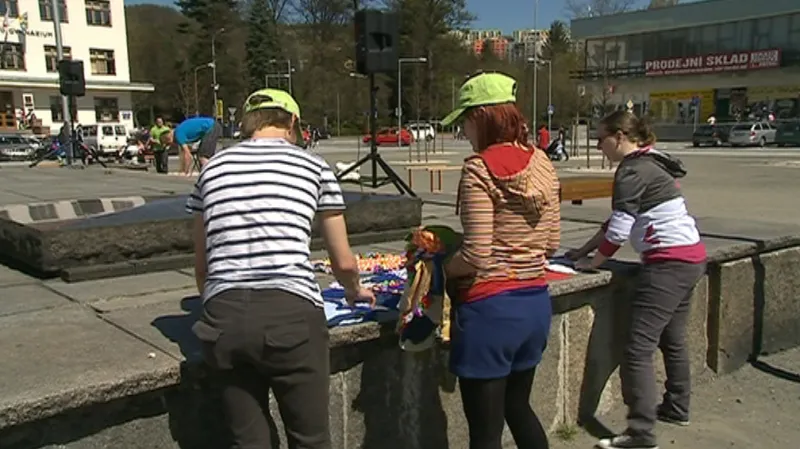 Lidé na happeningu protestovali proti podobě náměstí