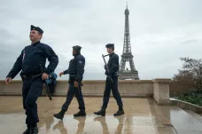 Paříž prodloužila zákaz demonstrací a zvýšila ochranu vodních zdrojů