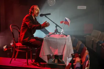 Happeningové představení Underground 89,- přibližuje atmosféru Listopadu