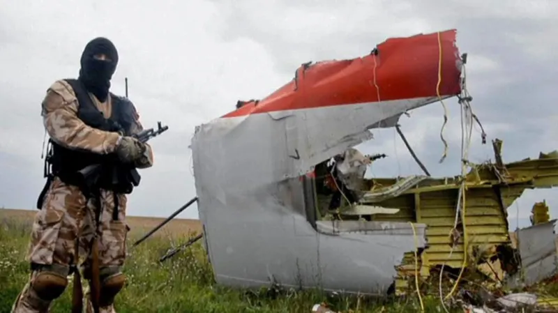 Proruští separatisté hlídají trosky malajsijského letadla