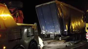 Nehoda kamionu zablokovala v noci dopravu na D2