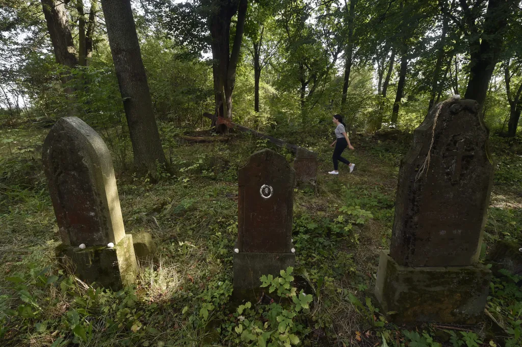 Další přestavba se datuje do 17. století. Kostel dostal dnešní podobu, dva oltáře a varhany
