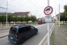 Silničáři uzavřeli průtah Lázněmi Bohdaneč. Stavební práce omezí řidiče i MHD