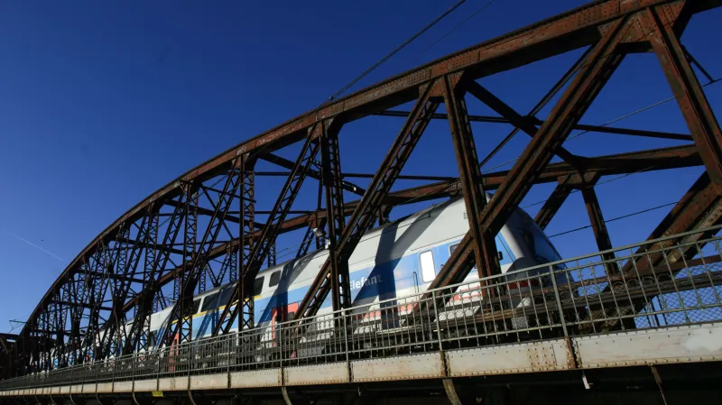 Železniční most v Praze