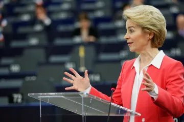 Evropská komise mění svoji politiku vůči Visegrádu, píše Die Welt