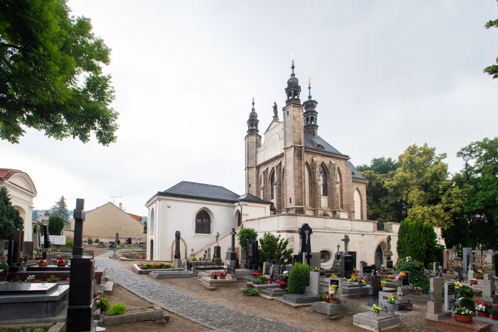 Kostel Všech svatých s kostnicí