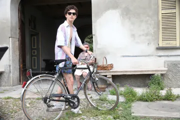 Recenze: Dej mi své jméno a dostaneš křehkou letní gay romanci