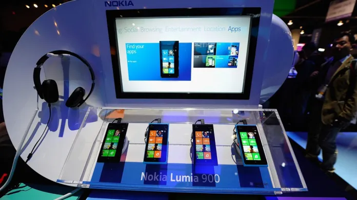 Nokia uvede v Česku Lumii 900 v červenci