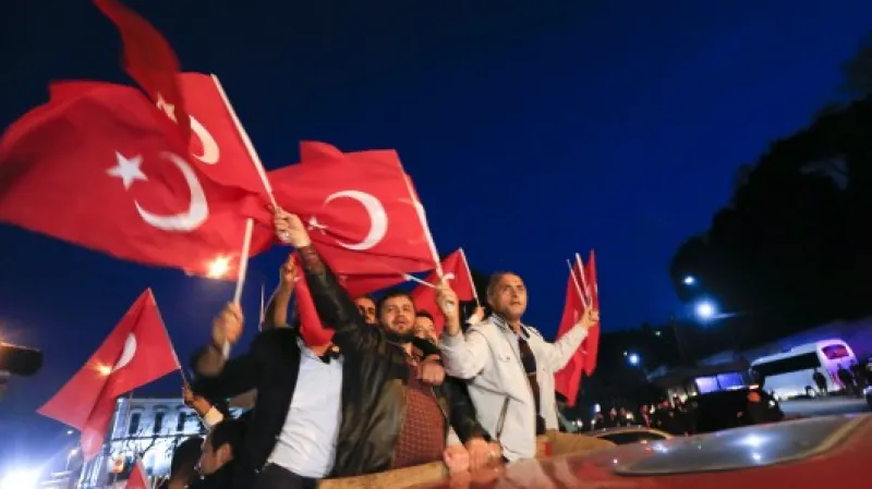 Příznivci Erdogana v ulicích Istanbulu,  Autor: Murad Sezer,  Zdroj: Reuters