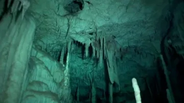 Podmořská jeskyně na Bahamách
