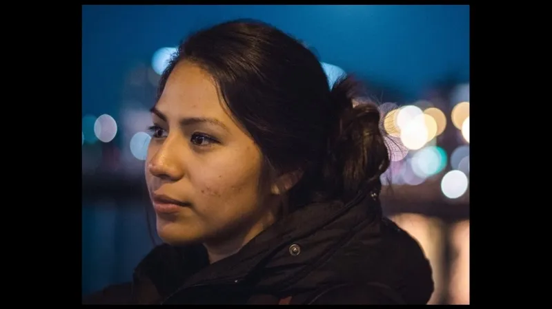 Nohemi Gonzalez, 23 let, USA - Studentka Kalifornské státní univerzity. V Paříži byla na semestrálním studijním pobytu Teroristi ji zabili, když šla s přáteli na večeři.