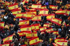Španělská pravice vyšla do ulic. Tisíce lidí v Madridu brojily proti ústupkům separatistům v Katalánsku