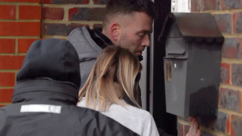 Muž a žena, které policie vyslýchala kvůli dronům na letišti Gatwick