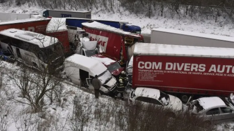 Záběr nehody nehody na 99. kilometru D1 nedaleko Větrného Jeníkova ,  Autor: Luboš Pavlíček,  Zdroj: ČTK