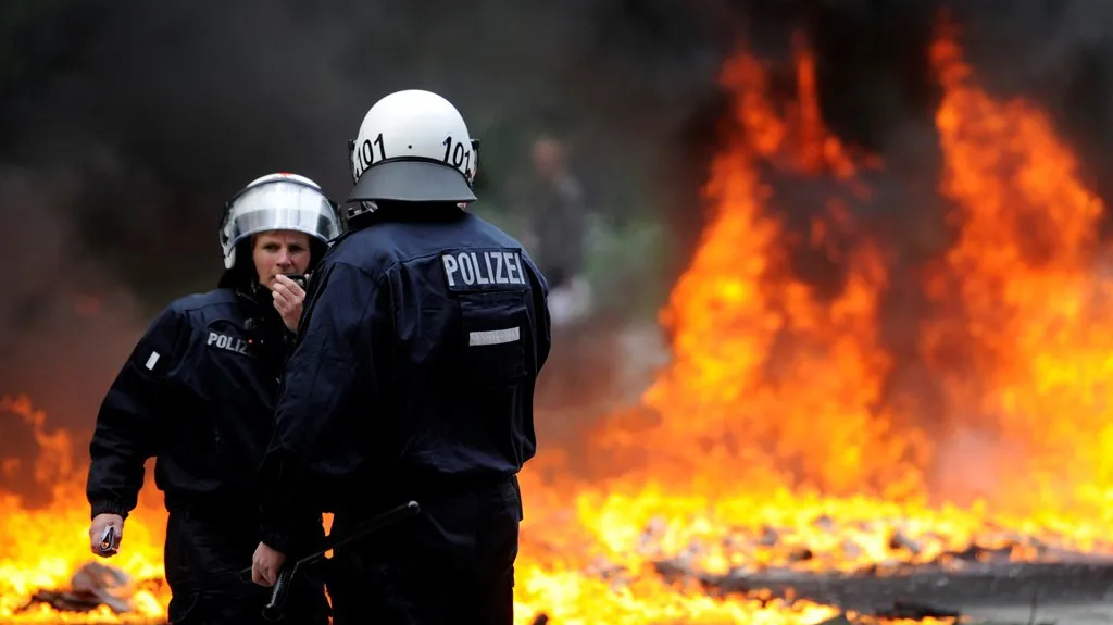 Policejní zásah proti německým neonacistům