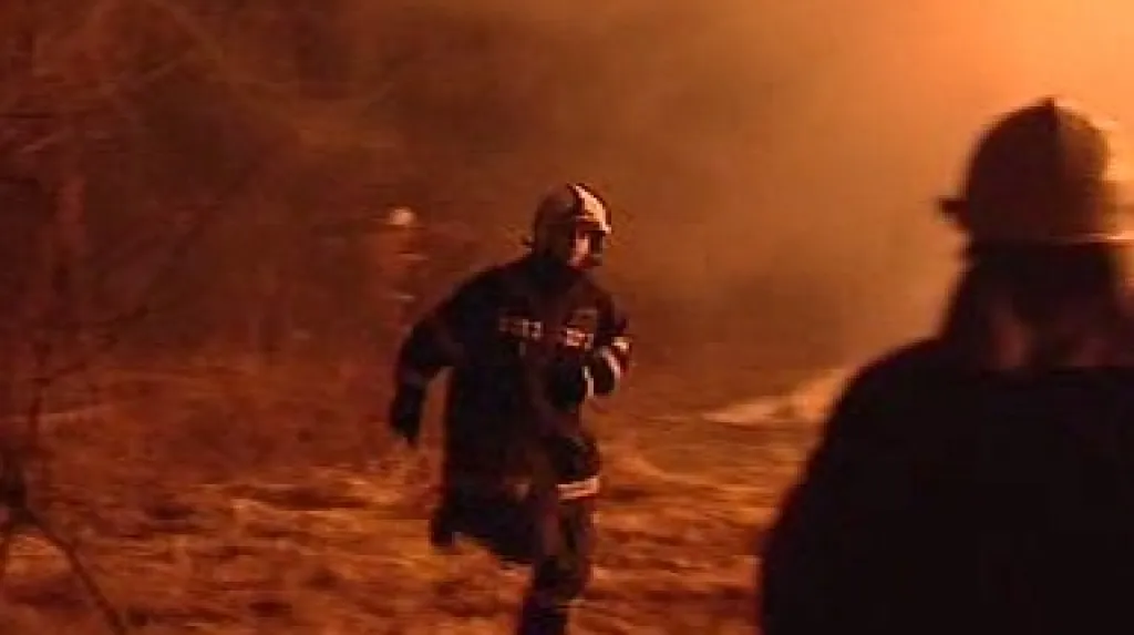 Hasiči zasahují u požáru