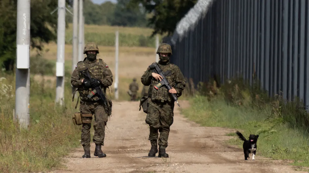 Polští vojáci na polsko-běloruské hranici (na snímku ze září 2023)