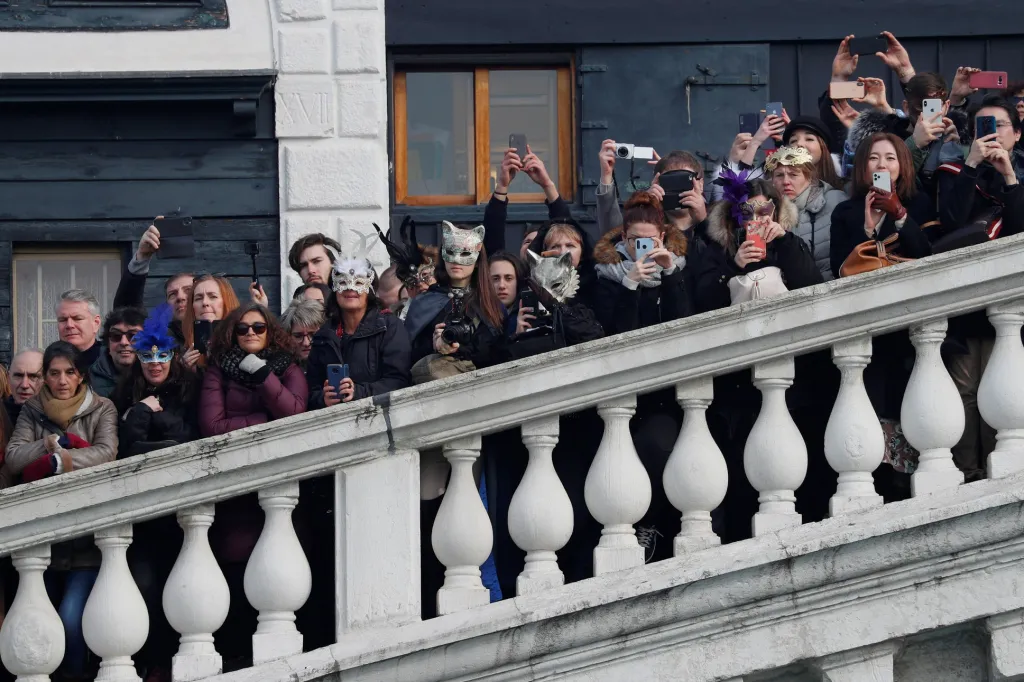 V Benátkách začal tradiční karneval, jeho letošním motivem je „láska“