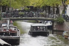 V Amsterdamu vyvíjejí autonomní plavidla, která budou svážet odpad. Dokážou sama zakotvit