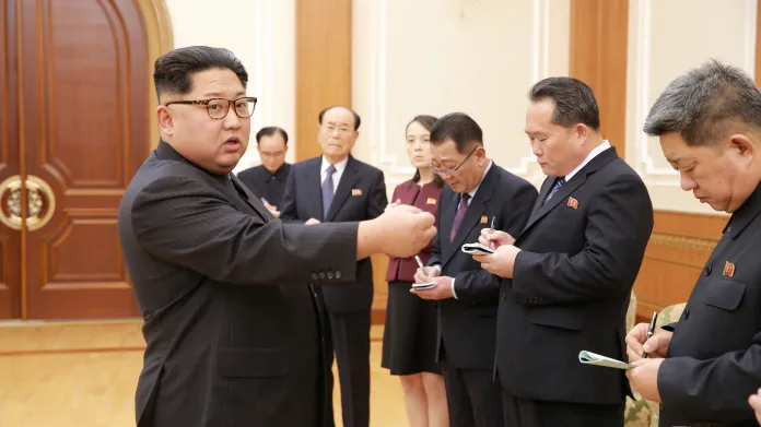 Severokorejská delegace u Kim Čong-una po návratu z Pchjongčchangu