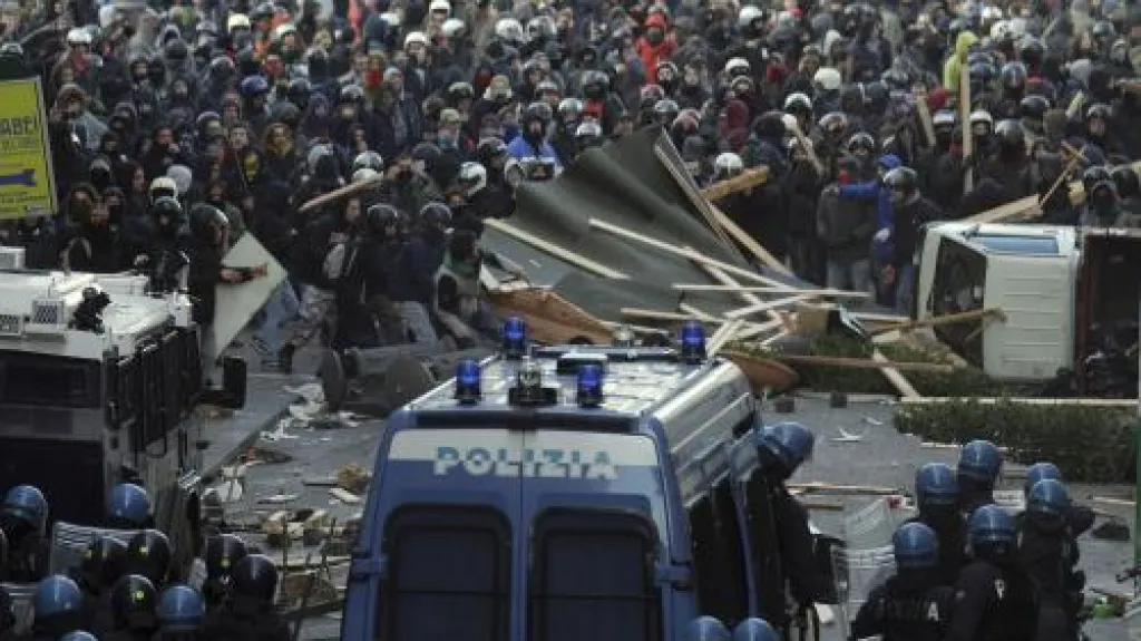 Protesty italských studentů