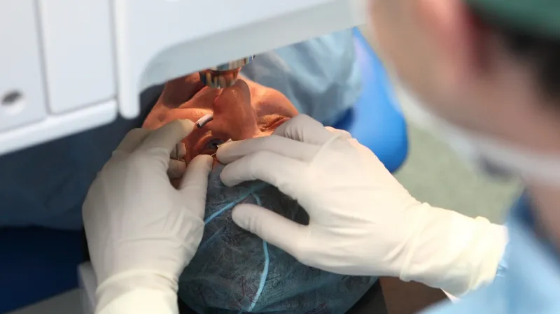 Laserová operace zákalu