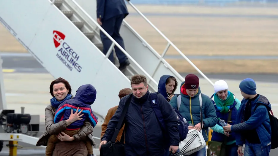 Krajané z Ukrajiny přilétají do Česka