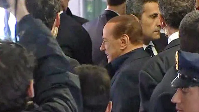 Silvio Berlusconi dorazil k milánskému soudu