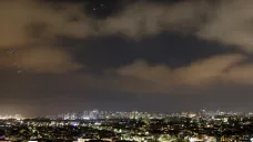 Rakety odpálené z Íránu směrem na Izrael viděny z Aškelonu