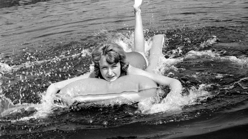 Odpočinek na Vltavě (1963)