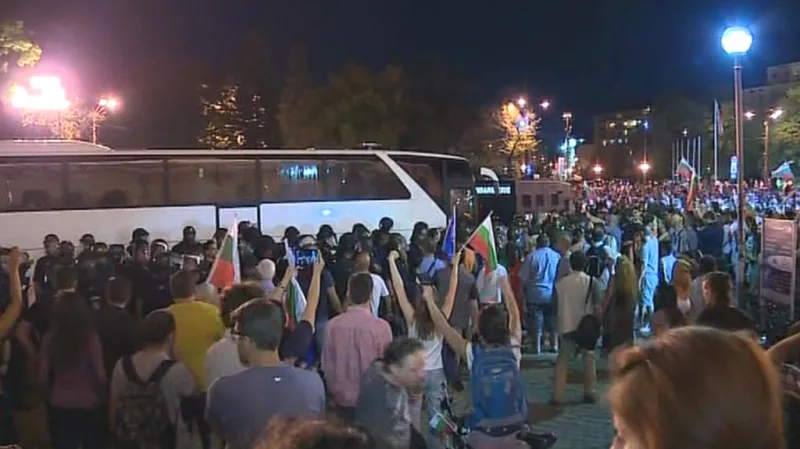 Bulhaři zablokovali vchod do parlamentu