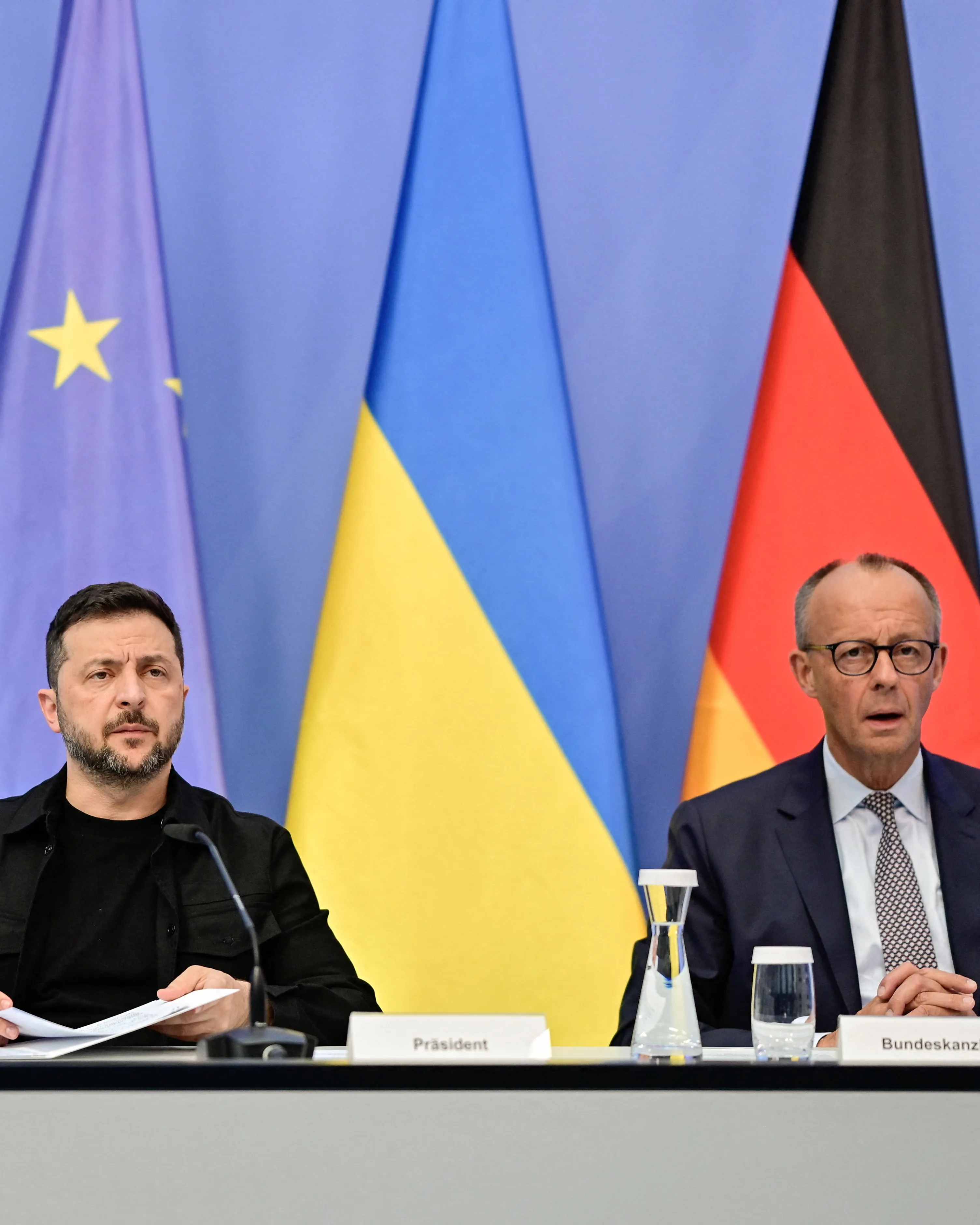 Hranice se nesmějí posouvat násilím, řekl Merz po jednání lídrů EU s Trumpem
