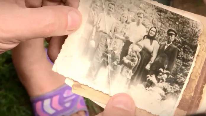 Lepejovi příbuzní ukazují staré fotografie