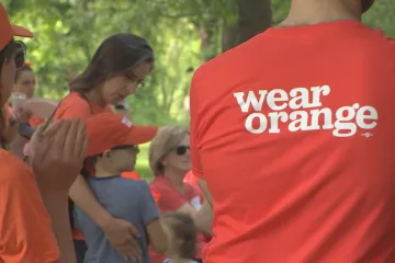 Oranžovou za omezení zbraní v USA. Střelba zabíjí čím dál víc lidí, upozorňují aktivisté