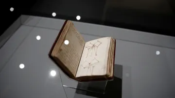 Vystavený originální zápisník Leonarda da Vinciho
