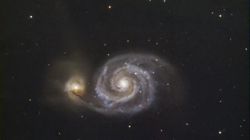 Vírová galaxie v souhvězdí Honících psů