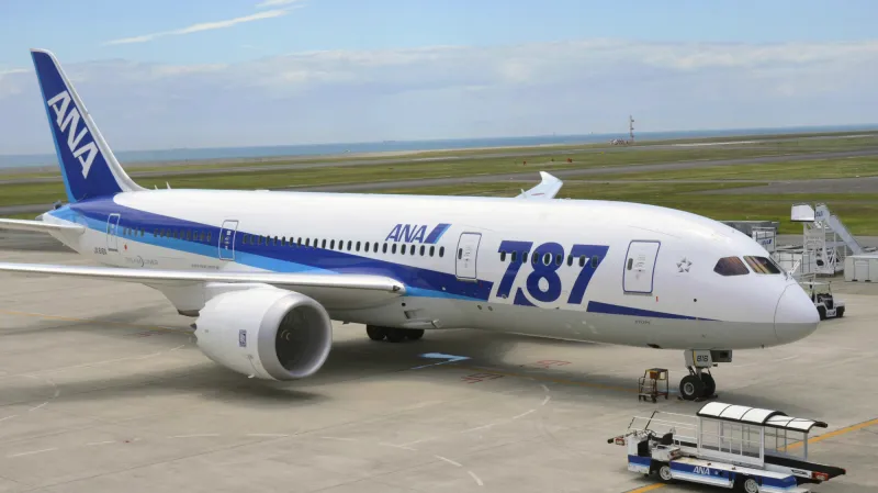 Japonský dreamliner měl potíže s motorem