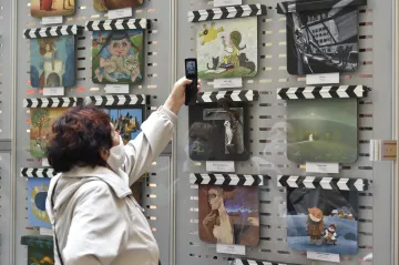 Malované klapky měly zahájit Zlín Film Festival. Po výstavě půjdou do dražby