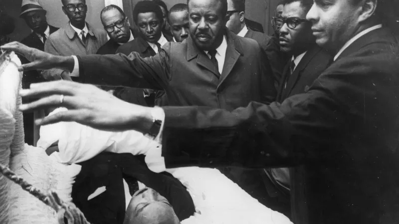 Lidé se přišli poklonit Martinu Lutheru Kingovi