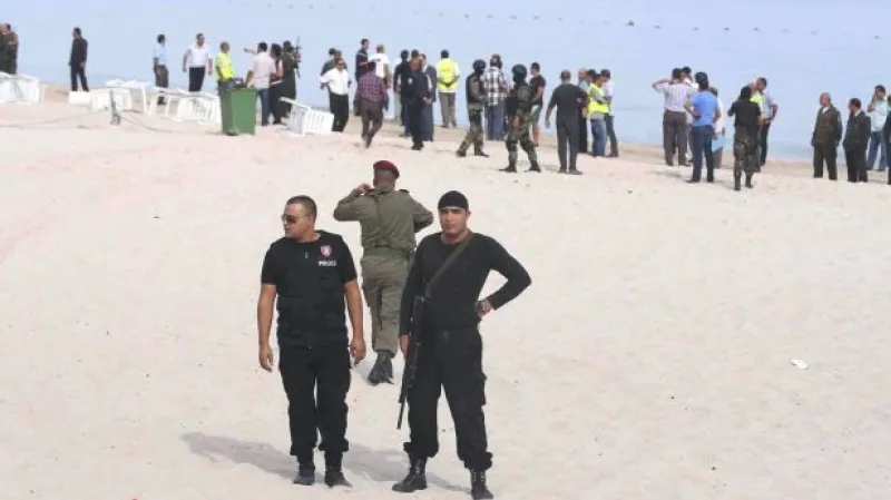 Útok v Tunisku si vyžádal desítky mrtvých, Češi mezi nimi nejsou