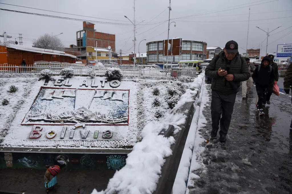 Silné sněžení v bolívijském městě El Alto