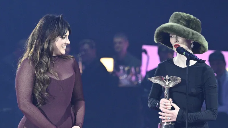 Ewa Farna a Annet X získaly cenu za skladbu To je moje holka v kategorii společný projekt