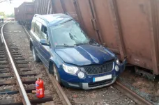 Ve Mstěticích u Prahy vykolejily vlakové vagony. Dva lidé jsou zranění