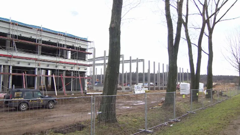 Nepovolená stavba skladů v Hradci Králové