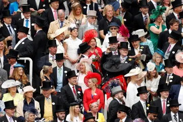 Nejexkluzivnější společenská událost v Británii. Dostihy v Ascotu jsou přehlídkou elegance i módní výstřednosti