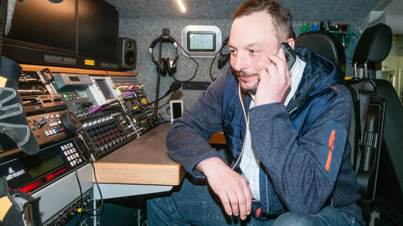 Antonín Švach v reportážním přenosovém voze