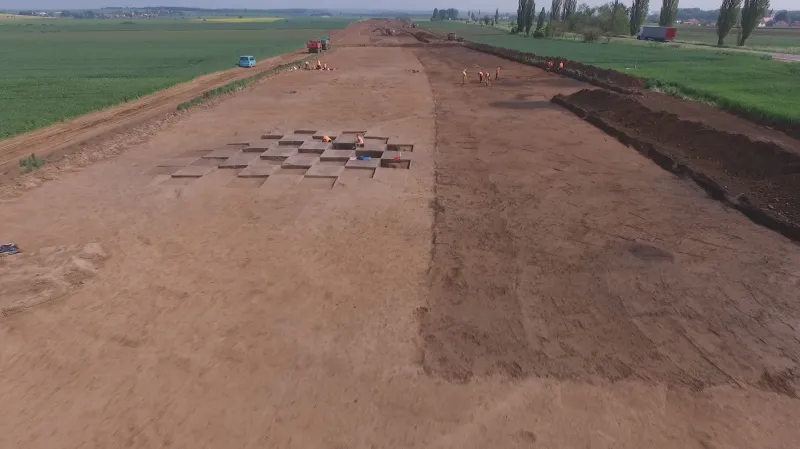 Archeologické práce v místě budoucího pokračování D11